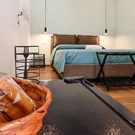 Casa Calu Castel Sant'Elmo Bed & Breakfast เนเปิลส์ ภายนอก รูปภาพ