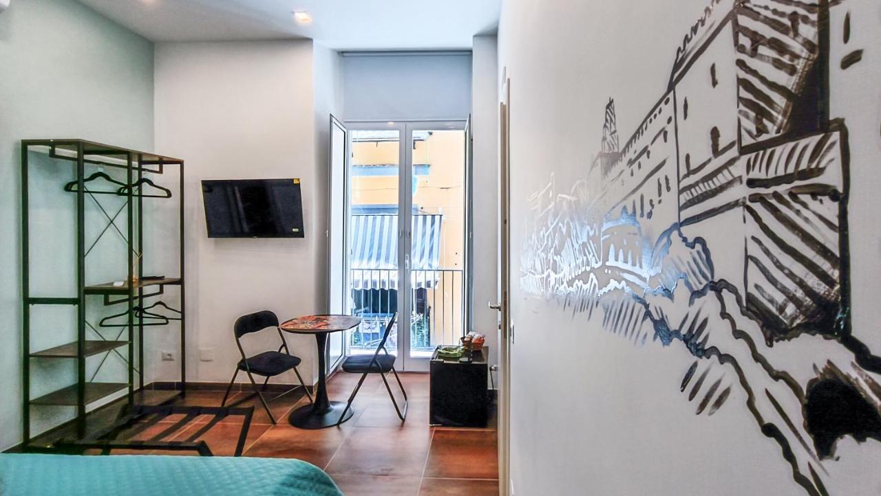 Casa Calu Castel Sant'Elmo Bed & Breakfast เนเปิลส์ ภายนอก รูปภาพ